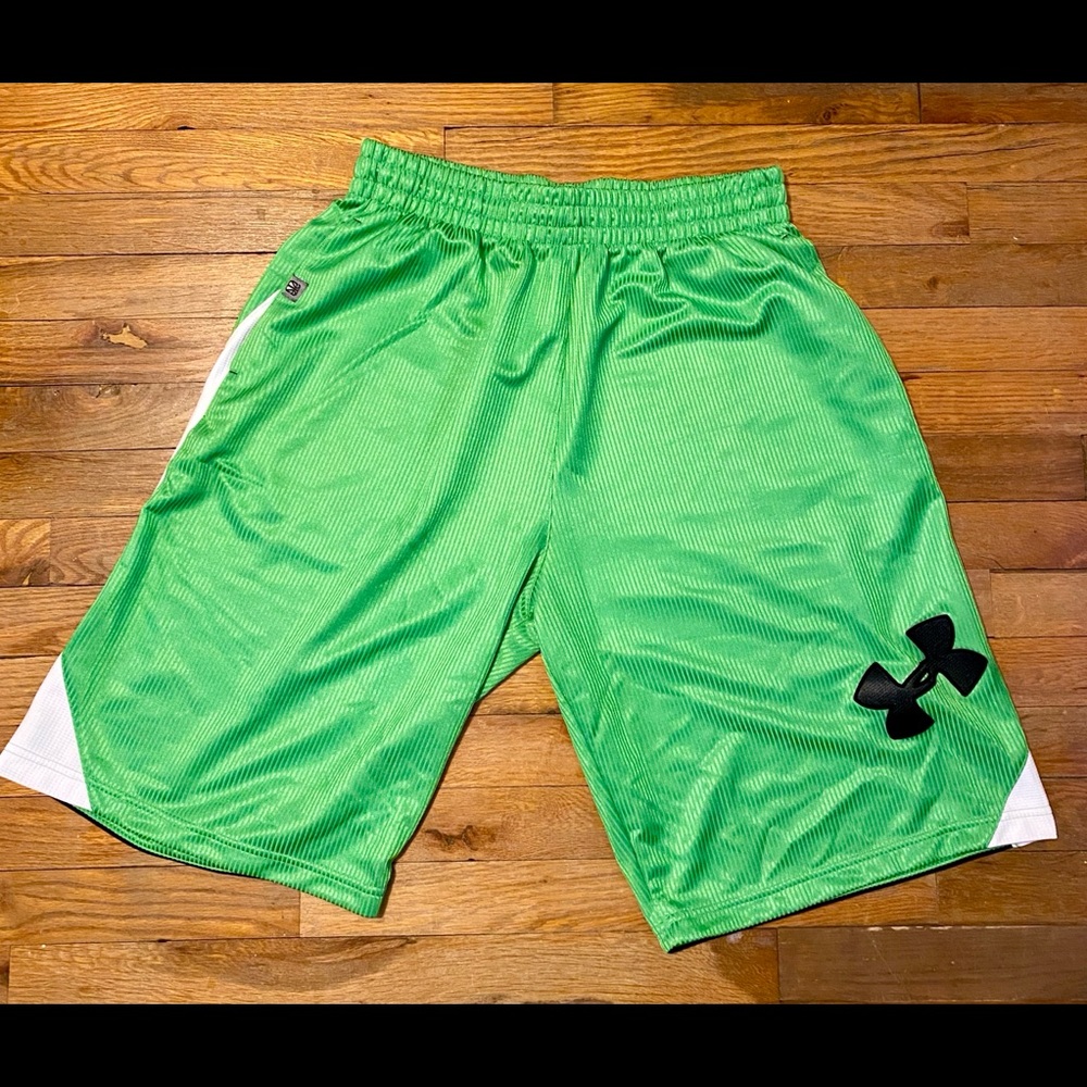 Men’s UA shorts